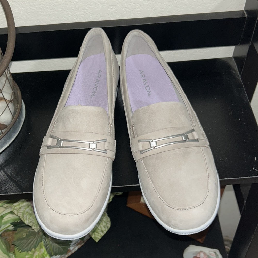 🤩NWOT Aravon by Rockport size 9 tan Josie Bit Loafer Never Worn